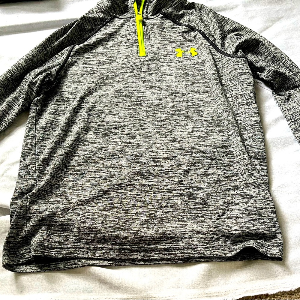 Boy,a long sleeve heat gear top size M
